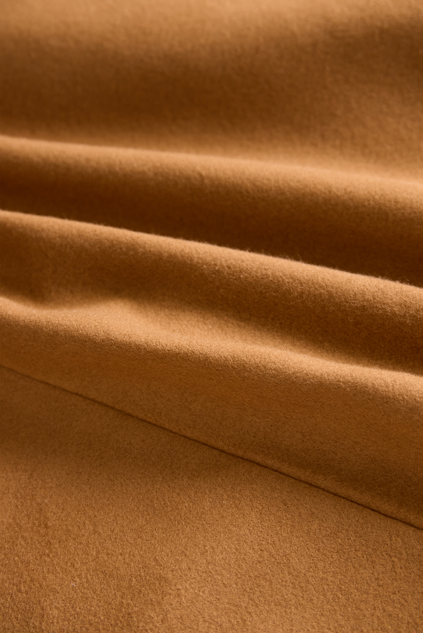 Klasični kamelski volneni plašč s pasom