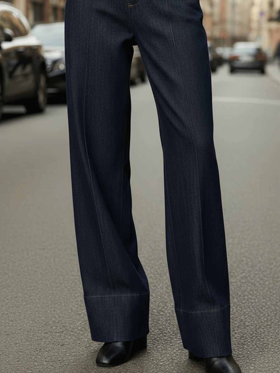 Temno modre jeans hlače s širokimi hlačnicami in kontrastnimi šivi