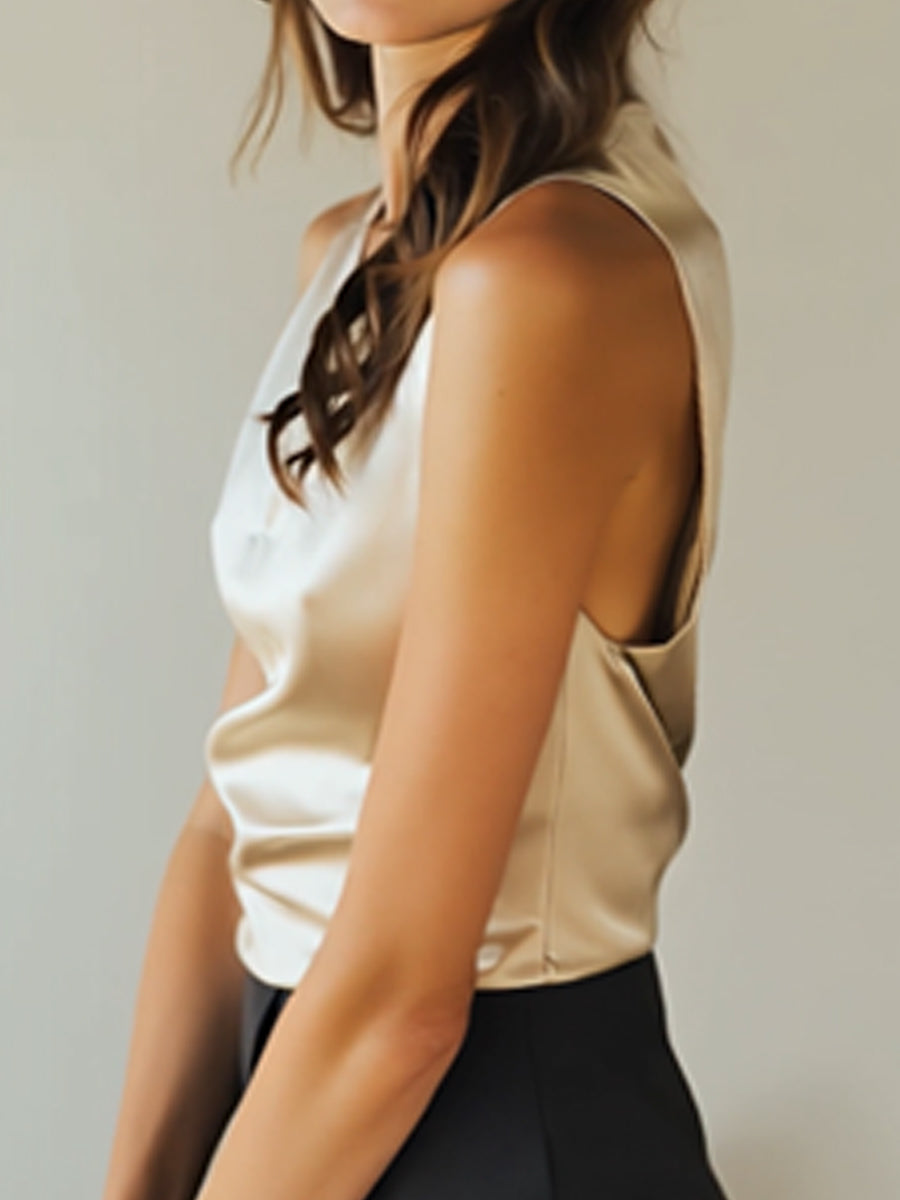 Slonokoščeni satenasti top z elegantnimi detajli 