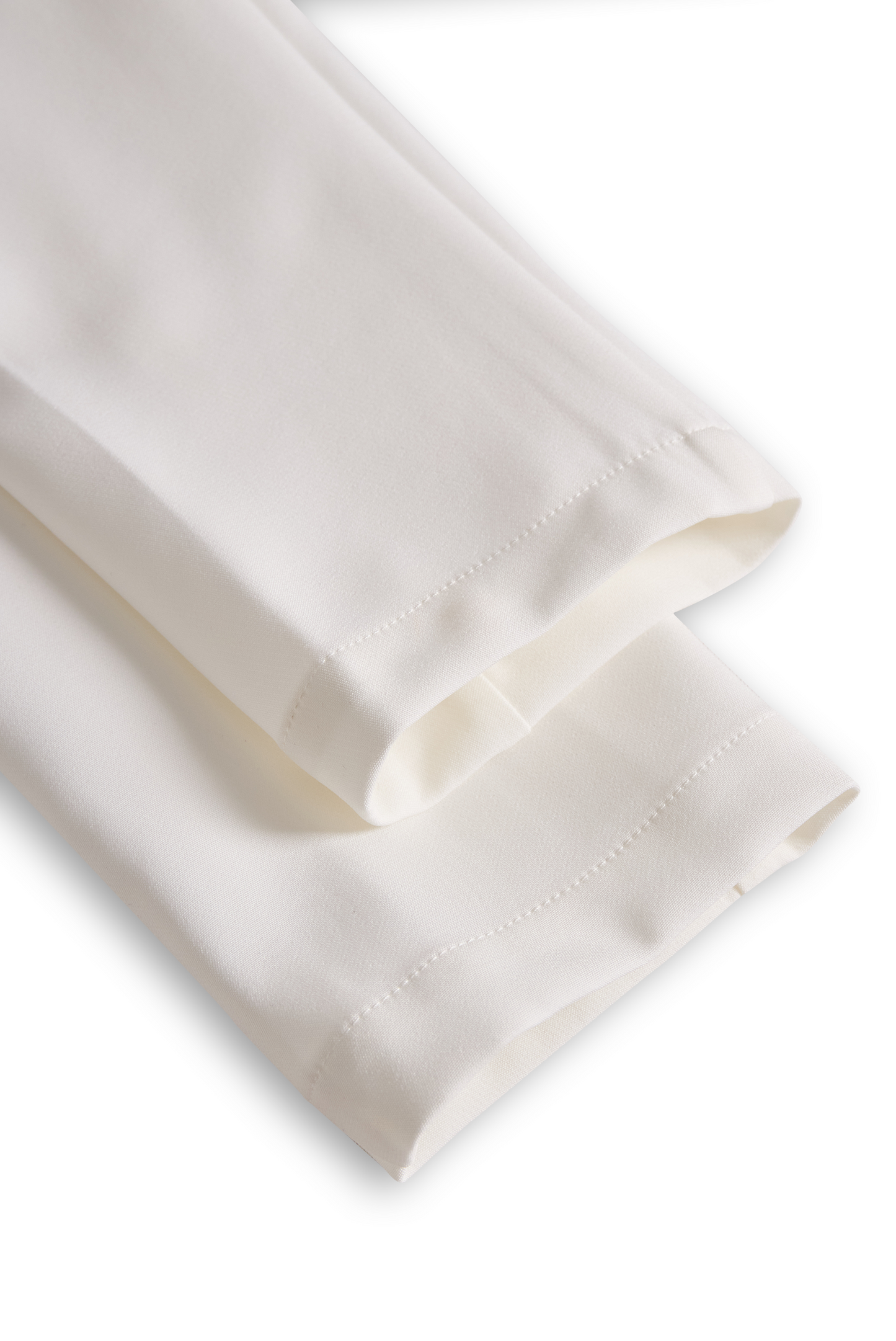 Klasični kombinezon s pasom v slonokoščeni barvi 