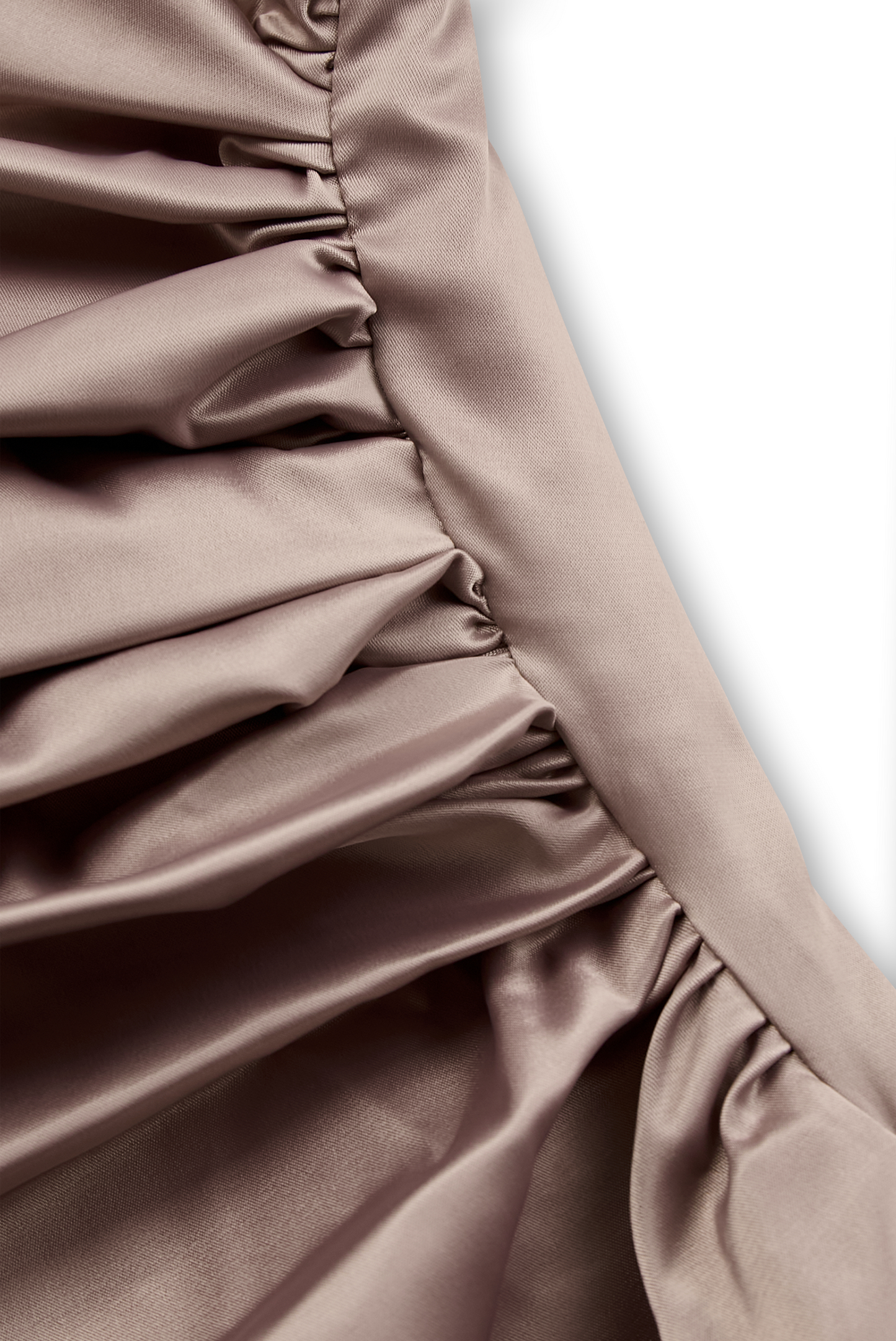 Šampanjska satenasta obleka na eno ramo 