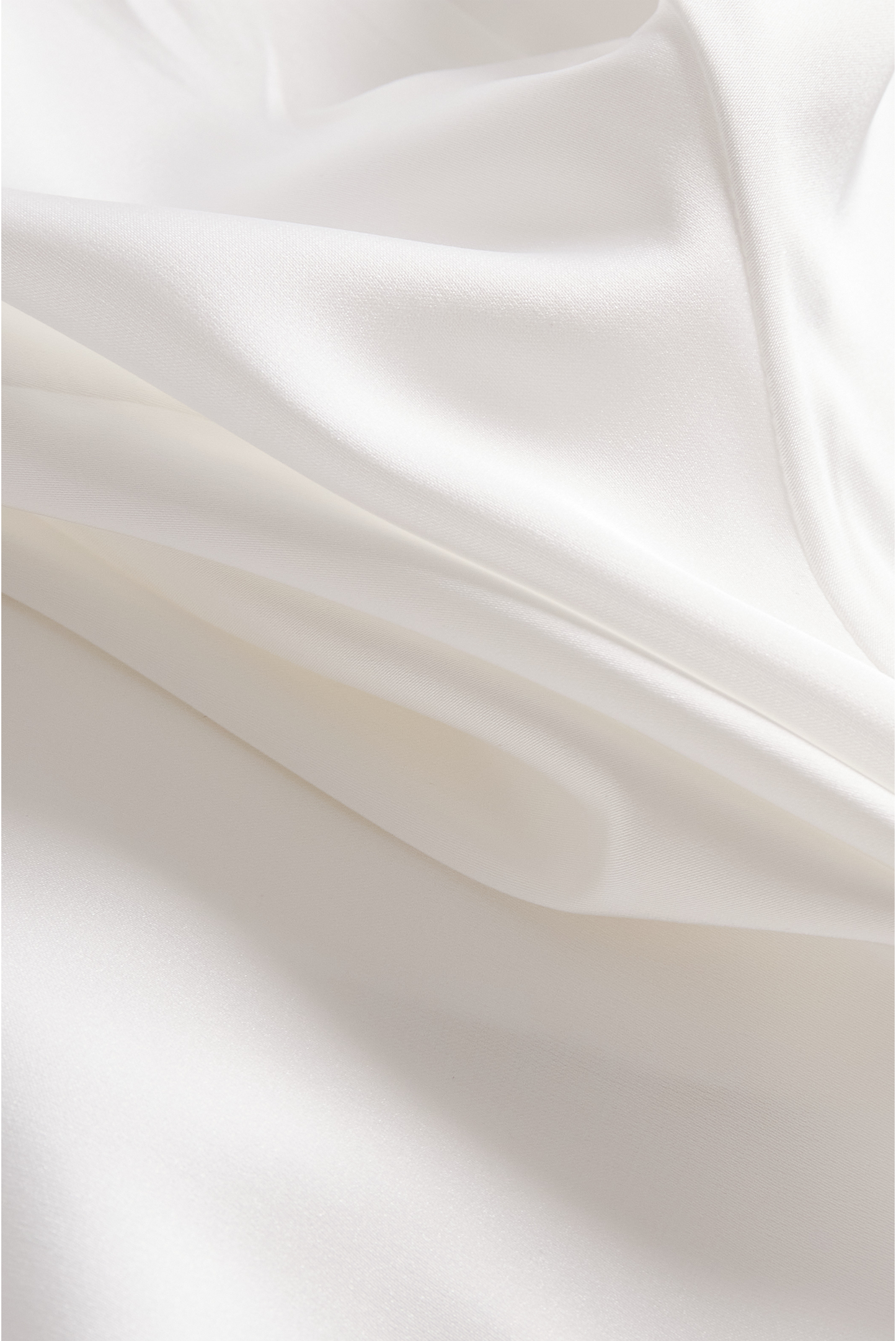 Razkošna svilena satenasta bluza s krojenim krojem 