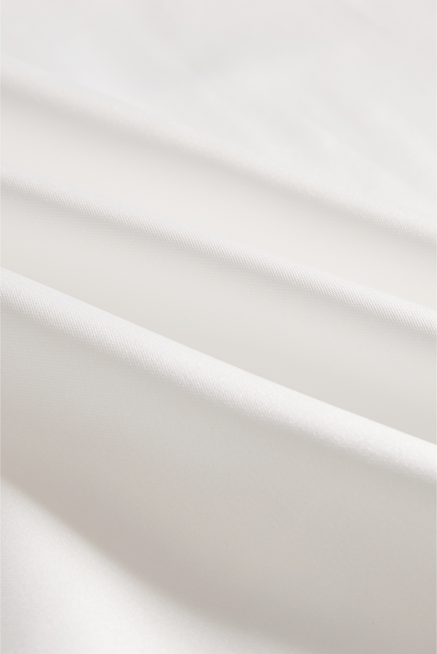 Klasični kombinezon s pasom v slonokoščeni barvi 