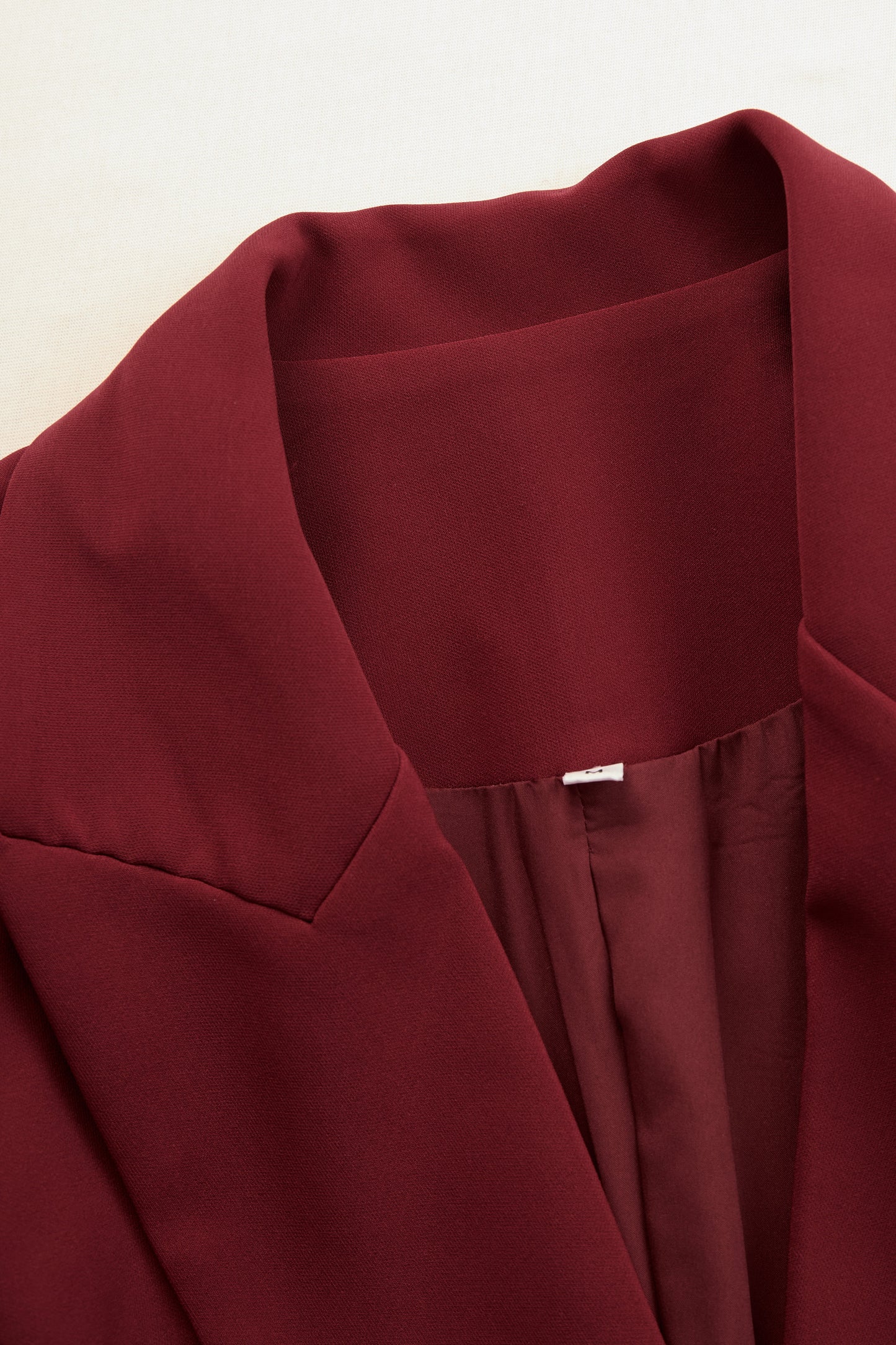 Elegantna krojena midi obleka z blazerjem 