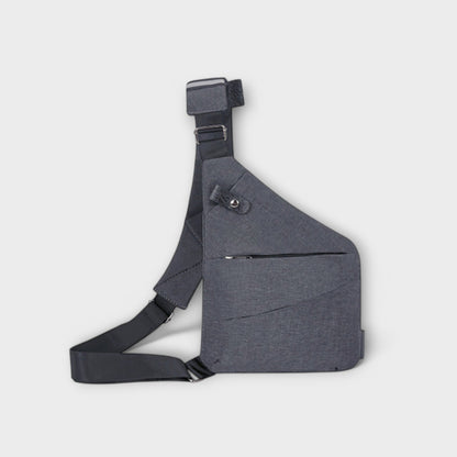 Cecile. - Torba čez ramo proti kraju