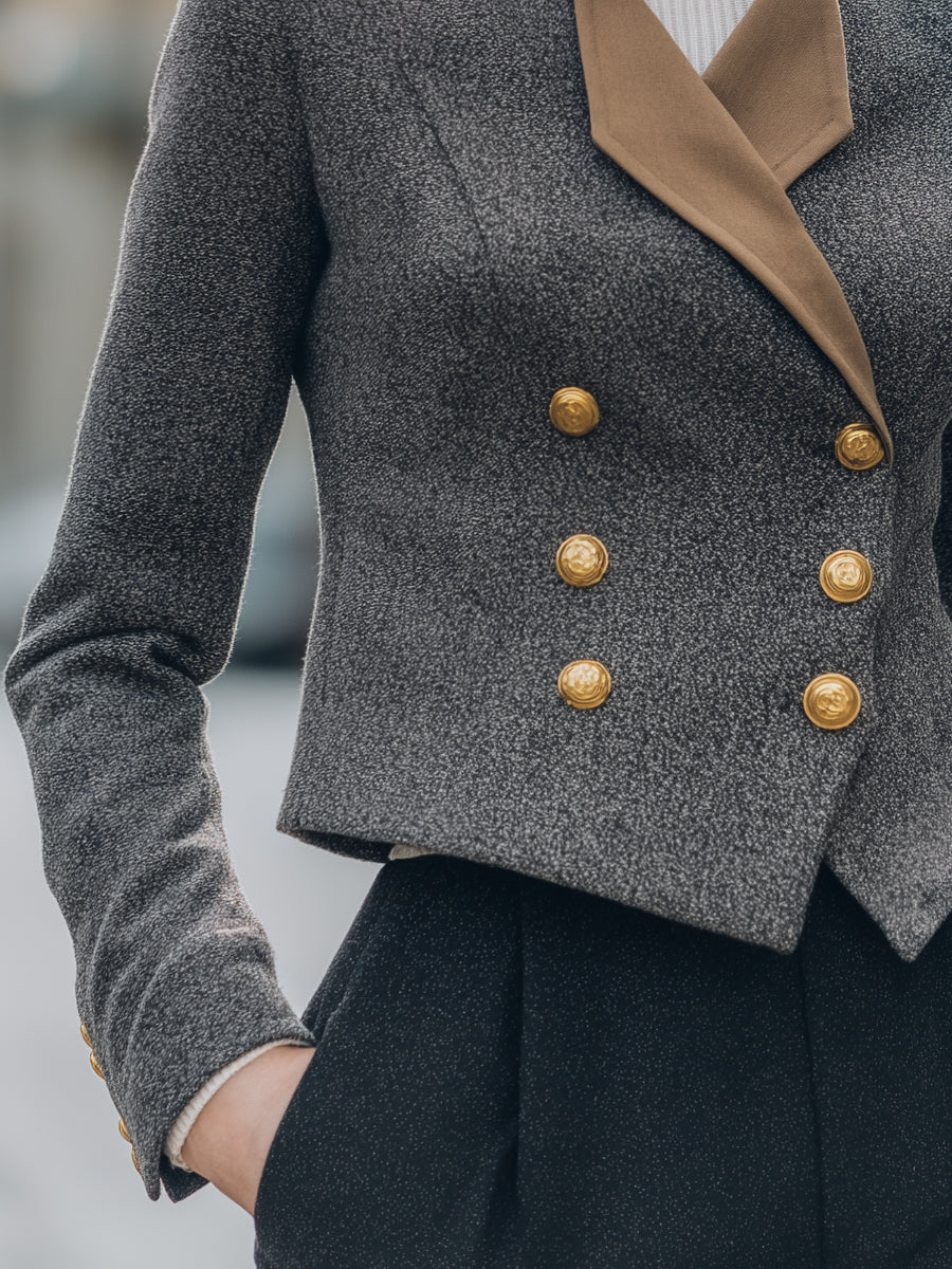 Dvoredni volneni blazer s kontrastnim reverjem 