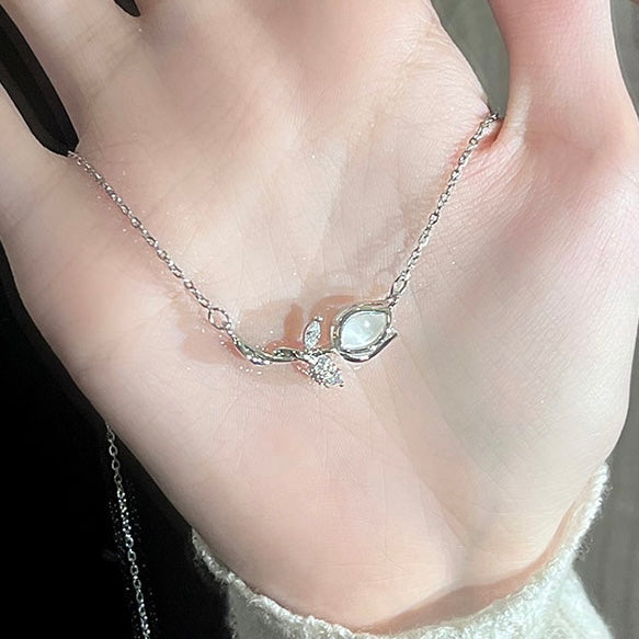 Ogrlica iz tulipanov iz večnega vrta