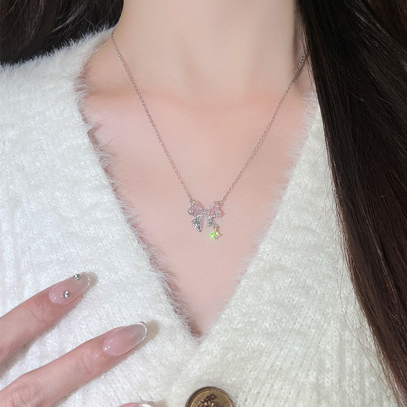 Ogrlica z roza trakom in pentljo