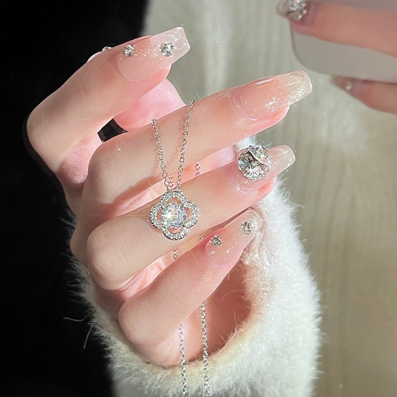 Ogrlica z deteljo spokojnosti srebra