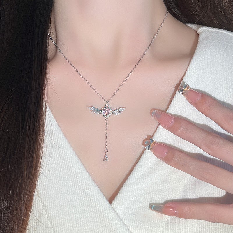 Ogrlica z roza diamanti in angelskim srcem