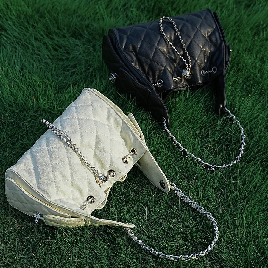 Torba na ramo z velikim žepom iz pravega usnja in vzorcem kaviarja