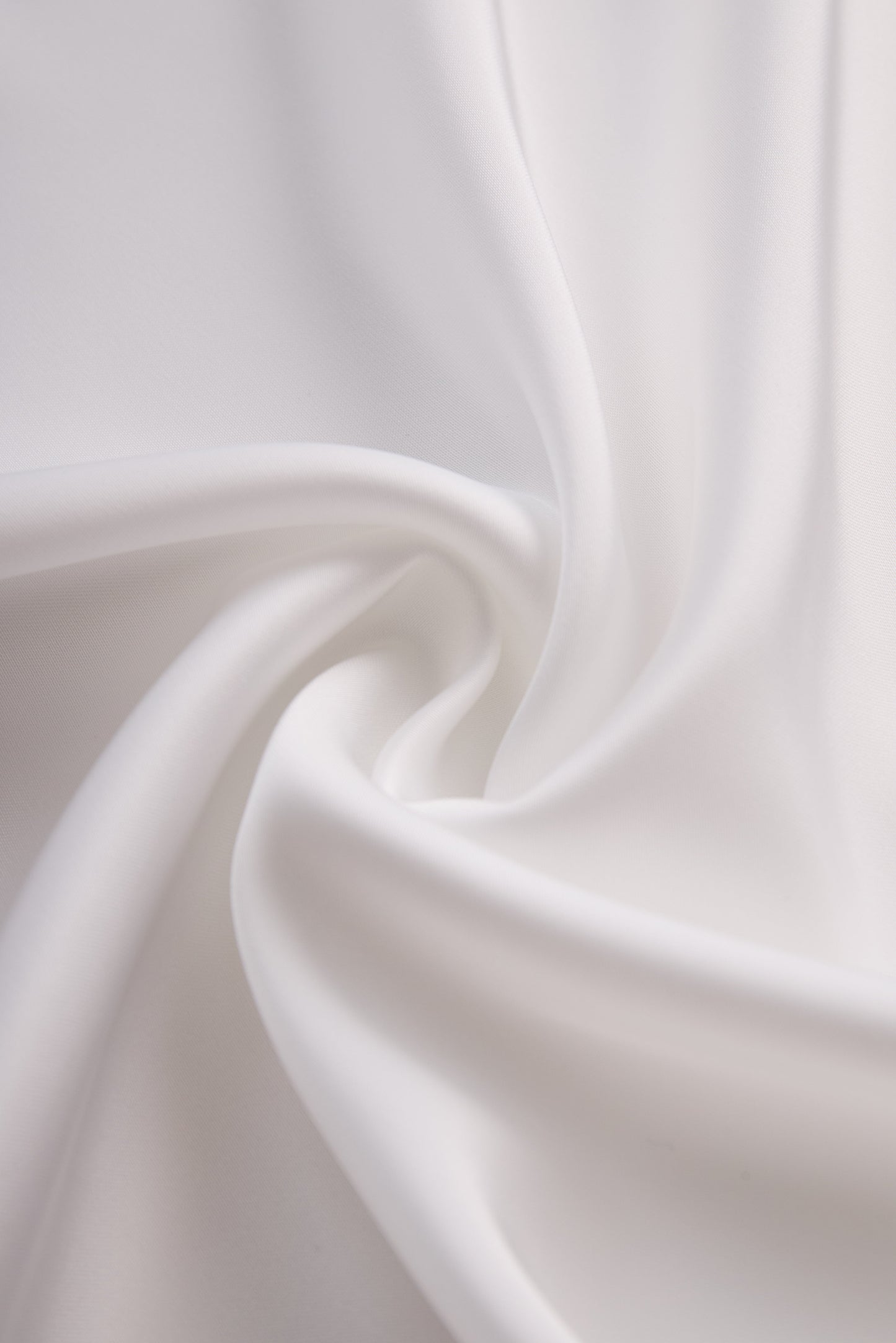 Elegantna enobarvna bluza s kratkimi rokavi in ​​ovratnikom 