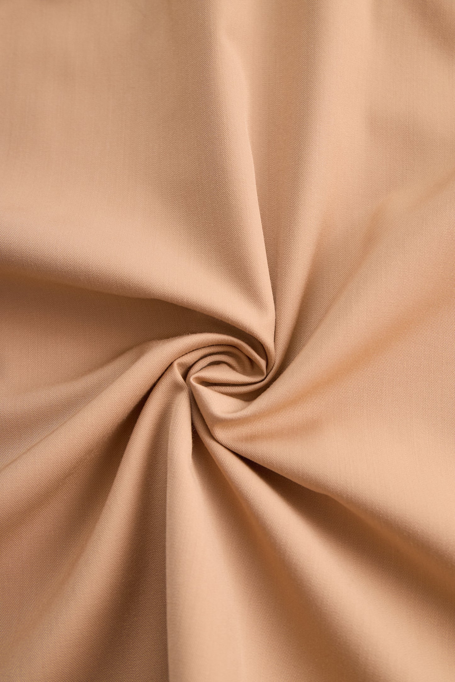 Elegantna bluza brez rokavov z vezalko na vratu 