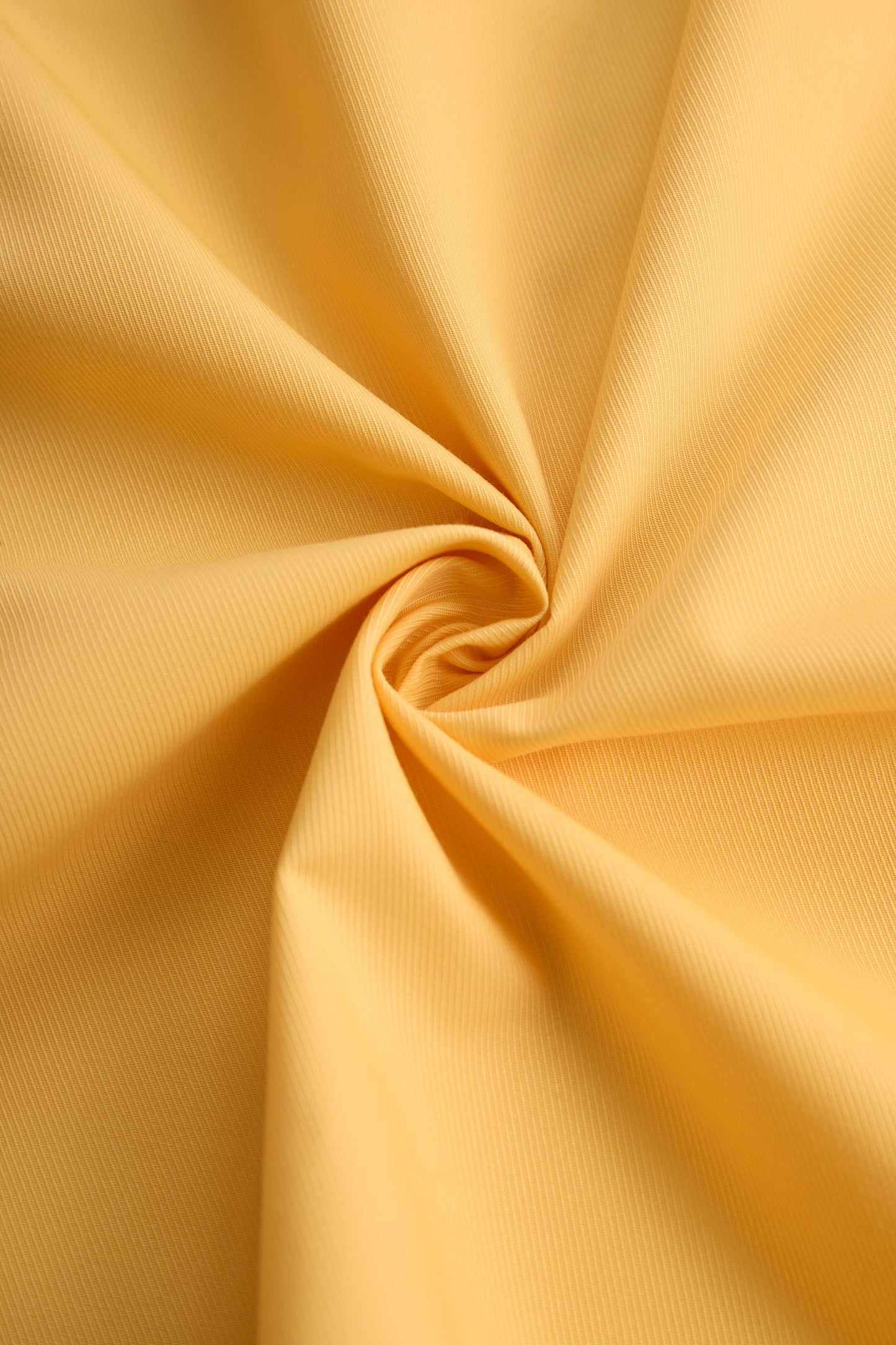 Elegantna bluza brez rokavov z vezalko na vratu 