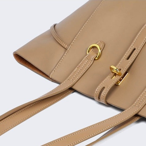 Ženska torba iz pravega usnja z zaponko v starinskem slogu