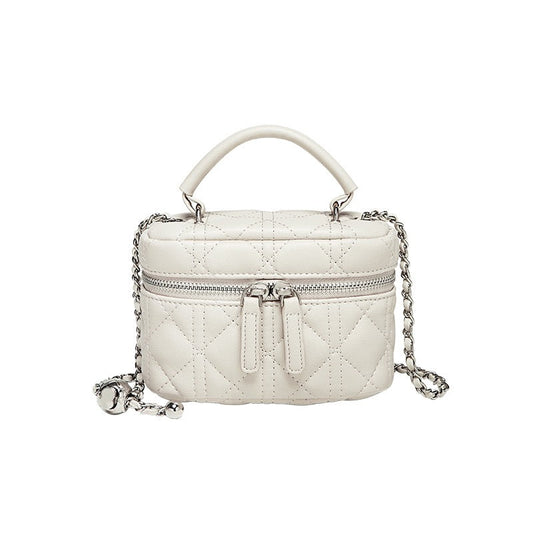 Ženska mini torbica iz pravega usnja z zlato verižico v obliki kroglice.