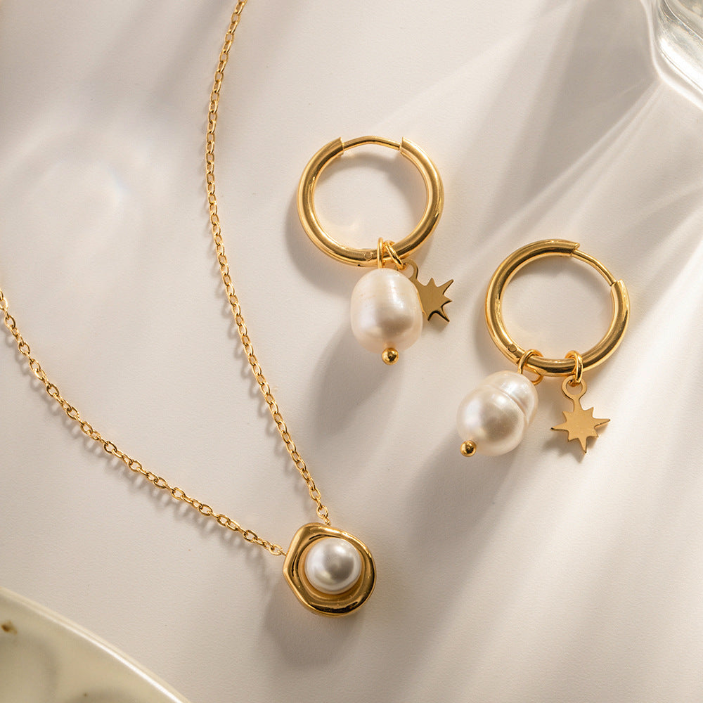 Uhani iz naravnih sladkovodnih biserov z obeski v obliki zvezde