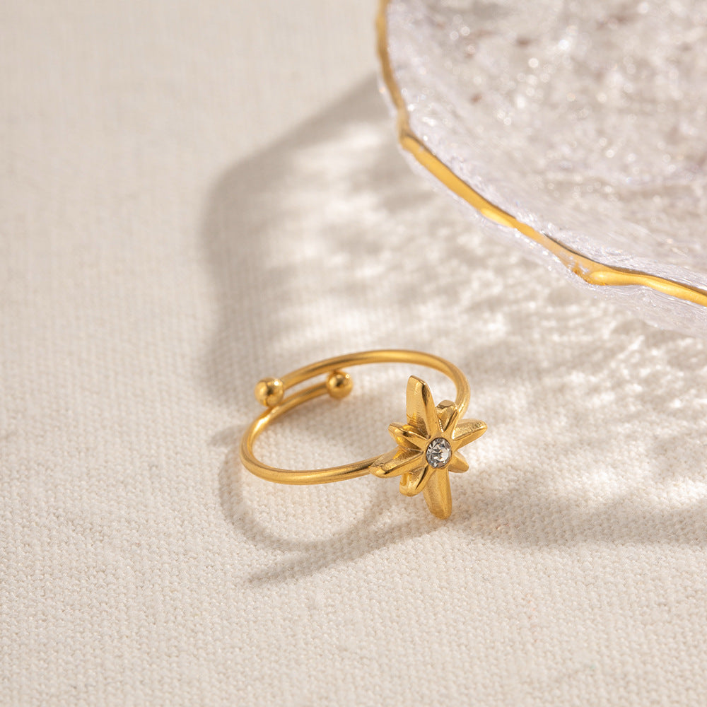 Prstan z oktagramom, intarziran z belimi diamanti