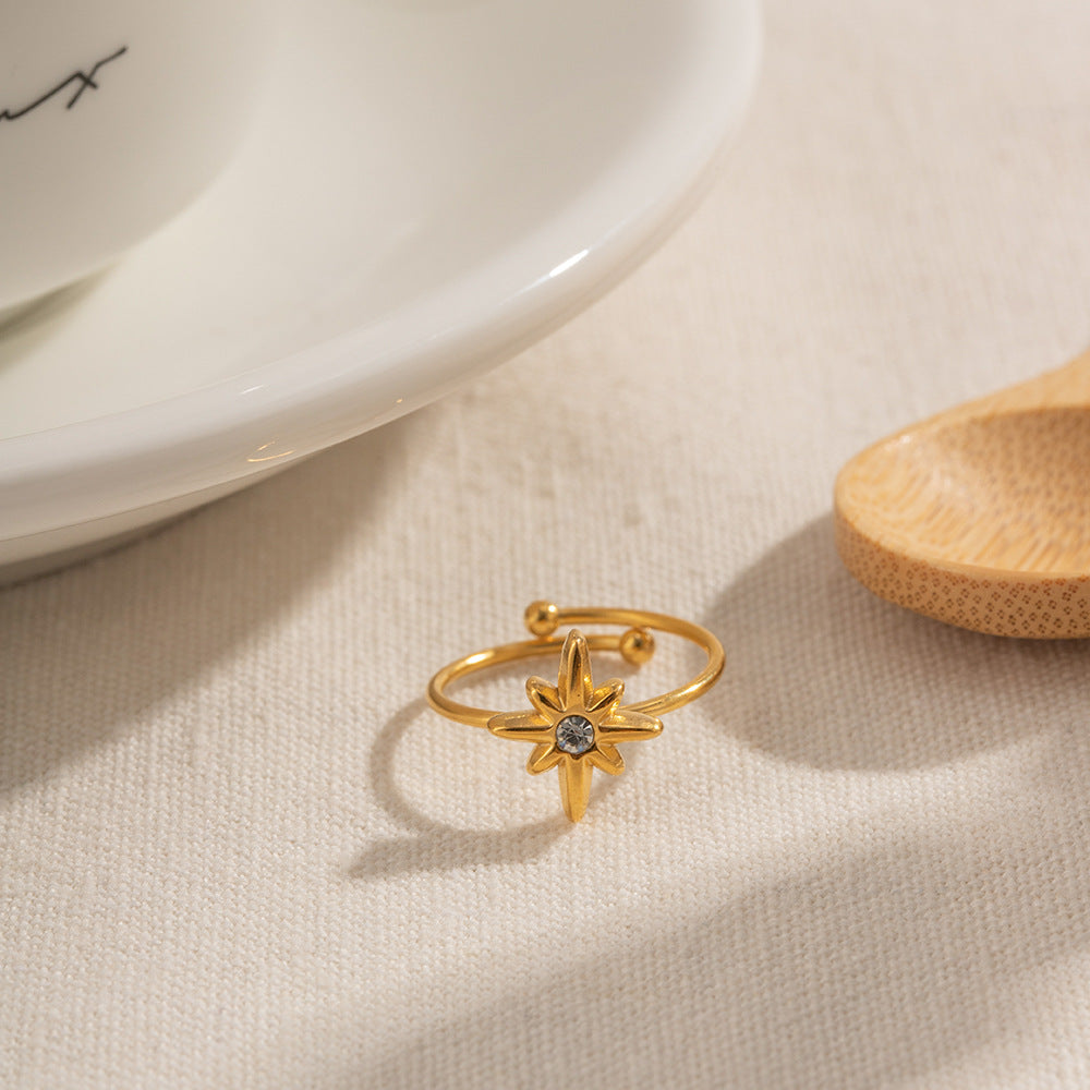 Prstan z oktagramom, intarziran z belimi diamanti