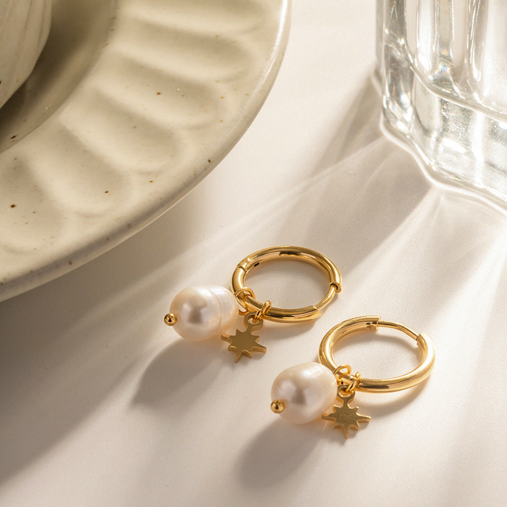 Uhani iz naravnih sladkovodnih biserov z obeski v obliki zvezde