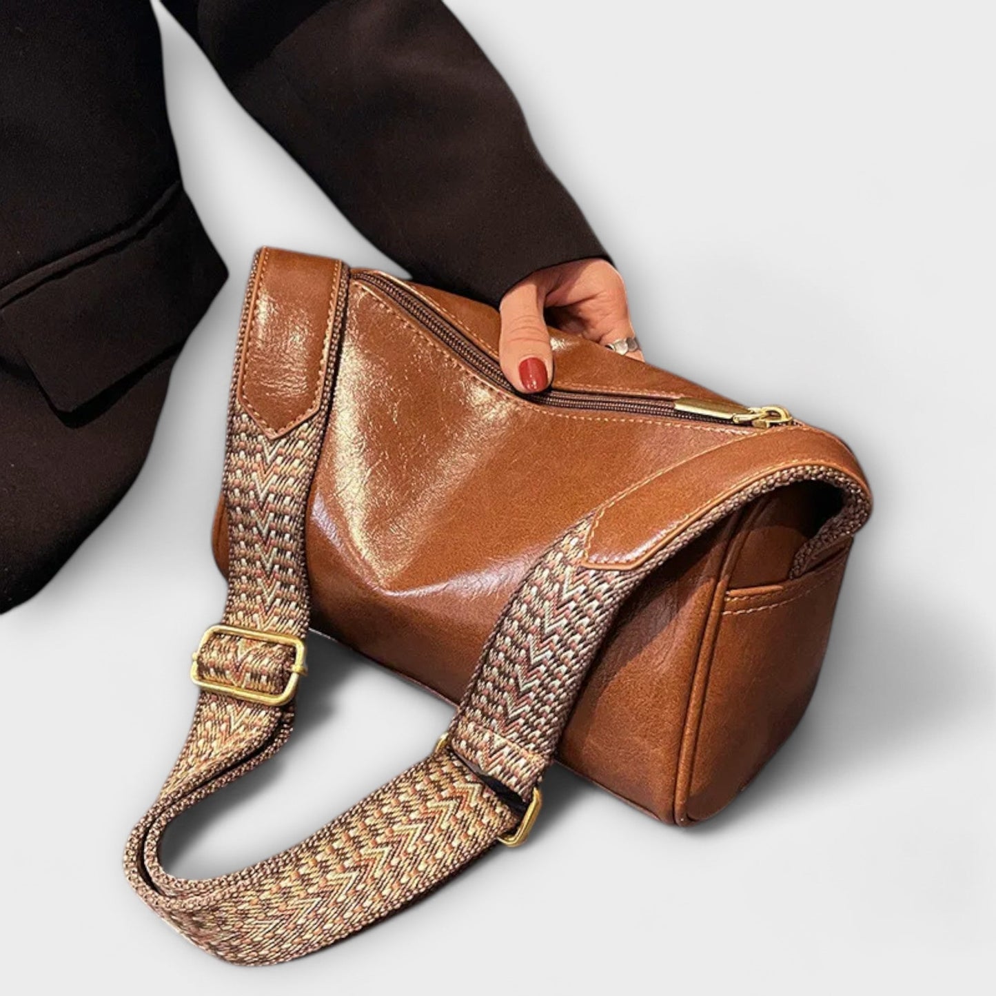 Cecile. - Vintage torbica čez vejo