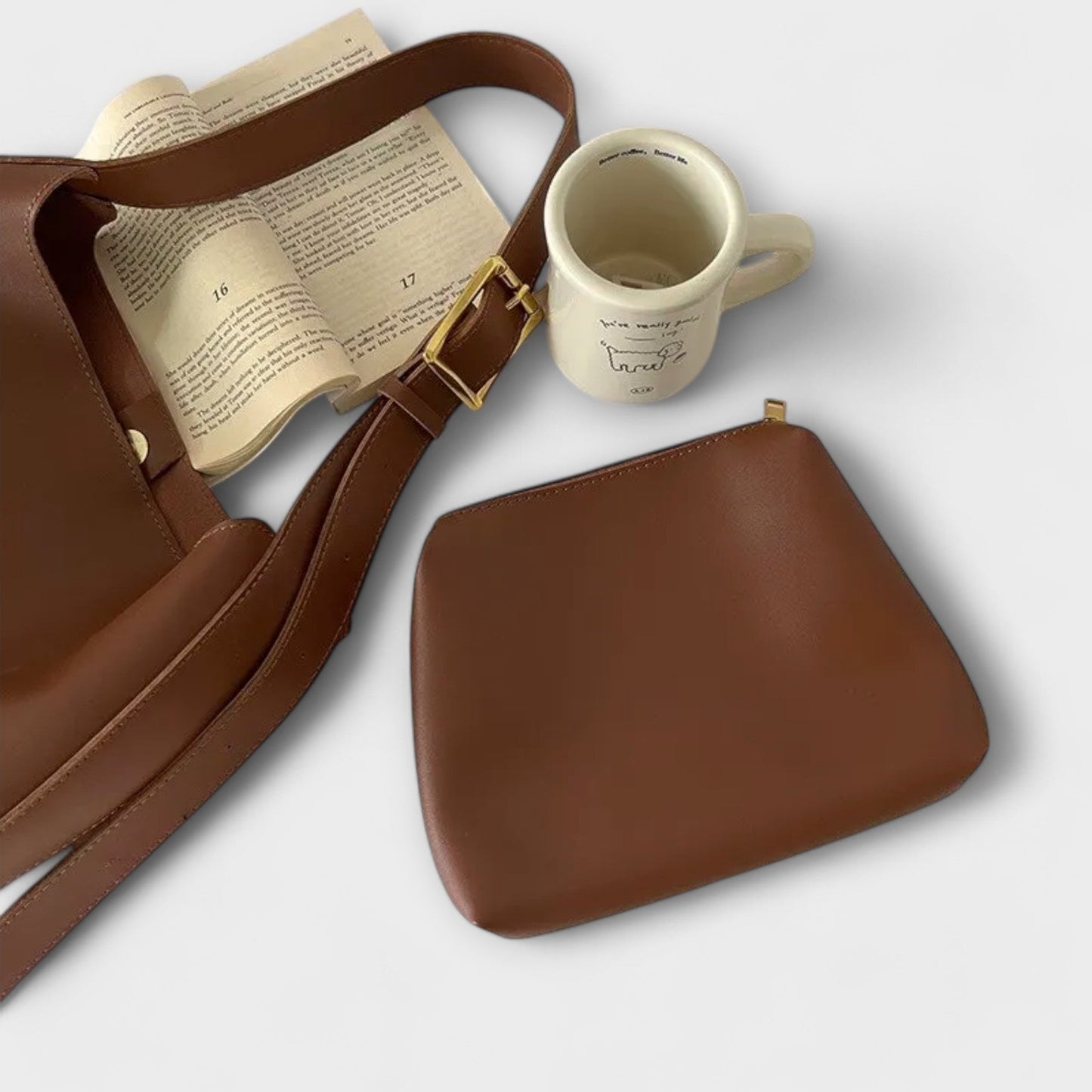 Cecile. – Elegantna usnjena torba čez vejo